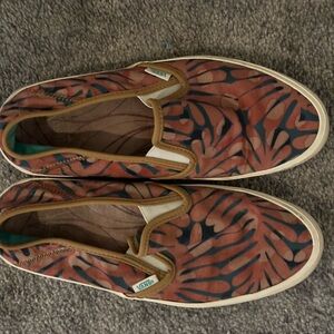 Vans Leaf Pattern Slip-Ons in Brown and Teal